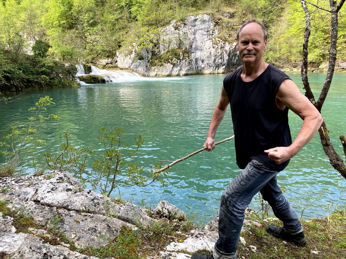Stefan Förster in der Natur — aktiv und energiegeladen